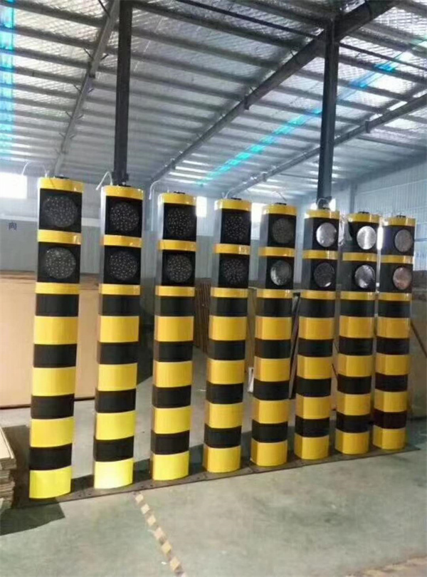 太阳能警示柱黑黄